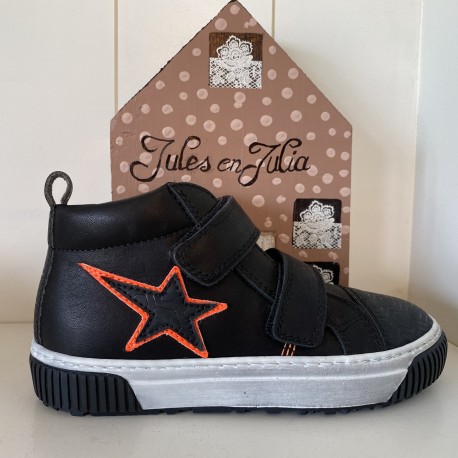 Lunella sneaker